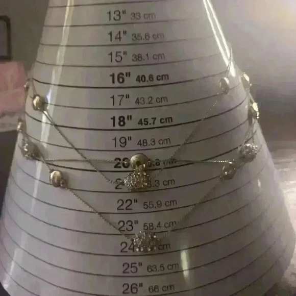 Women's gold crystal disc necklace - Picture 2 of 5